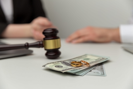 Palimony vs. Alimony: What’s the Difference?